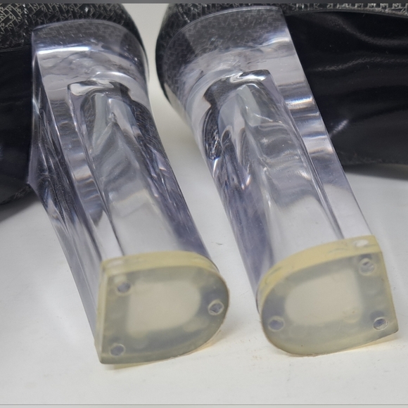 Elegant Black and Silver Heels - Picture 13 of 13